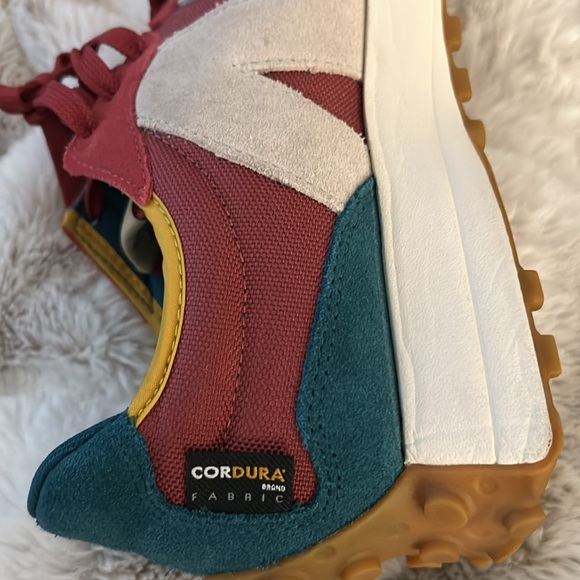 New Balance 327 M10/W11.5 Sneakers Shoes Red Teal  worn twice - Picture 6 of 12